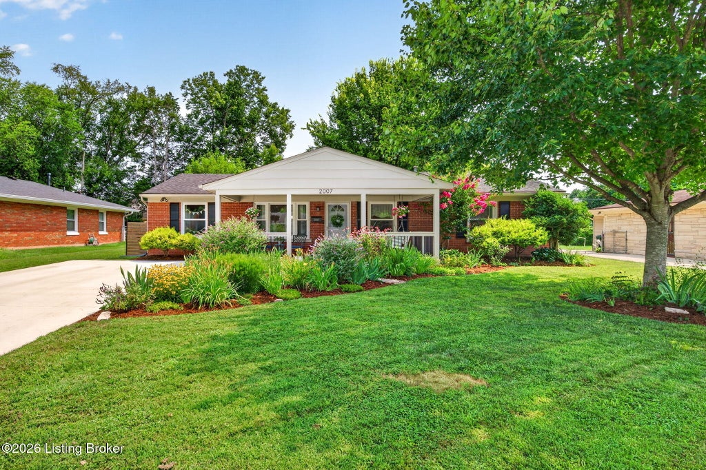Photo of 2007 Redleaf Dr, Briarwood, KY 40242 (MLS # 1724800)