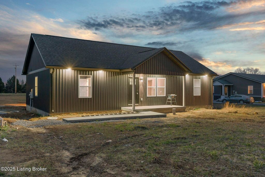 Photo of 35 Luke St, Clarkson, KY 42726 (MLS # 1705495)