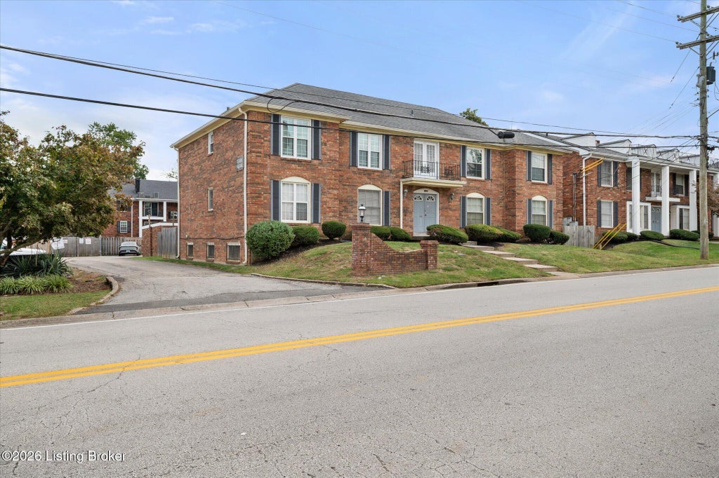 Photo of 1938 Goldsmith Ln #APT 3, Louisville, KY 40218 (MLS # 1732792)