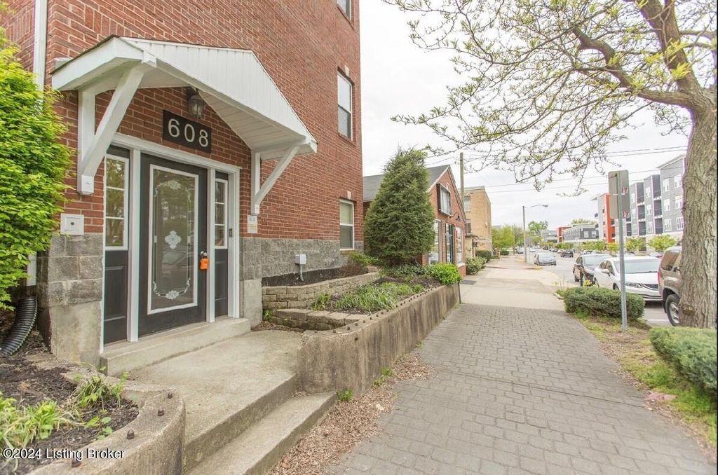 Photo of 608 E Spring St #2, New Albany, IN 47150 (MLS # 1714304)