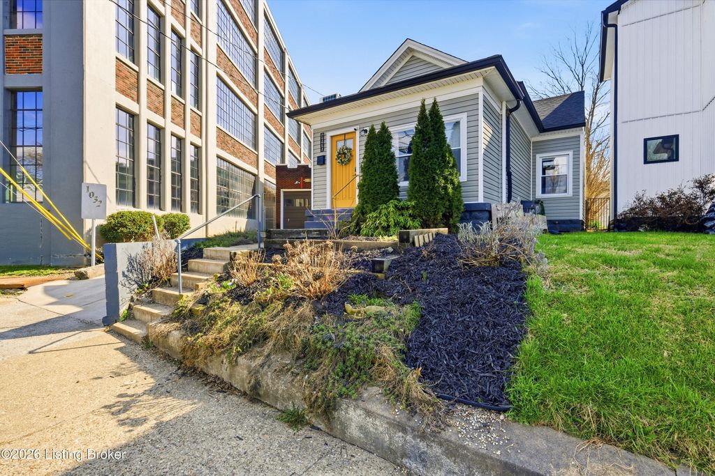 Photo of 1030 E Oak St, Louisville, KY 40204 (MLS # 1711120)