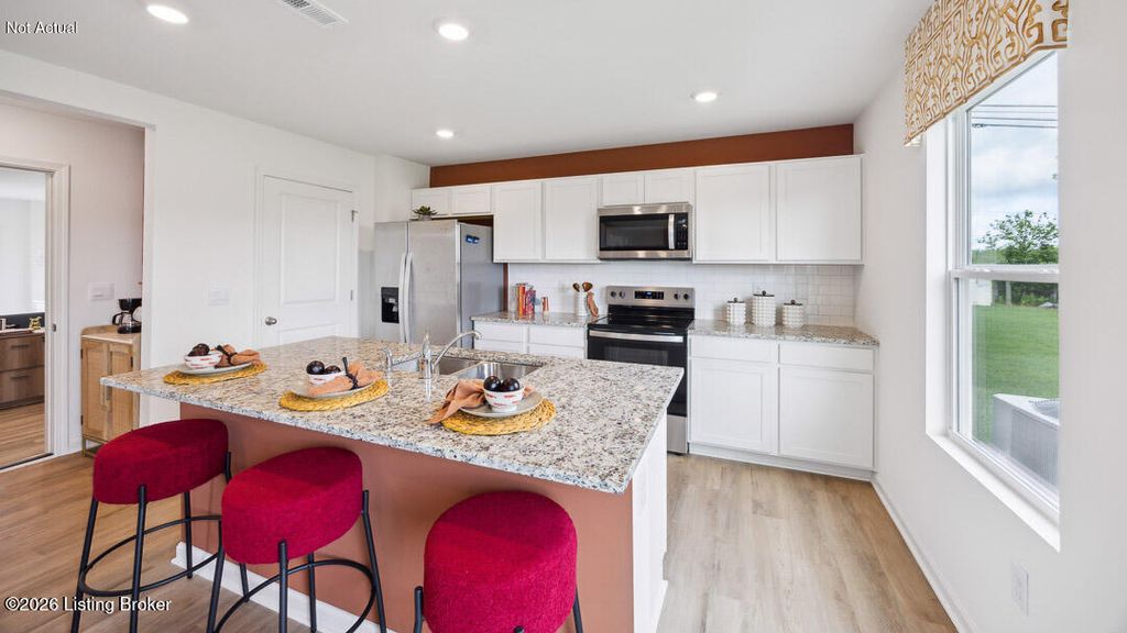 Photo of 8104 Cedar Pointe Dr, Louisville, KY 40229 (MLS # 1712682)