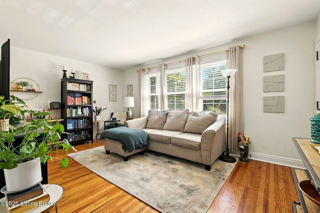 Photo of 3621 Brownsboro Rd #504E, Louisville, KY 40207 (MLS # 1708015)