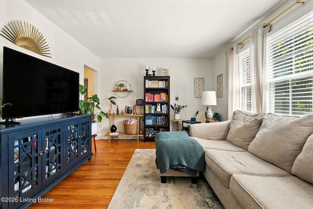 Photo of 3621 Brownsboro Rd #504E, Louisville, KY 40207 (MLS # 1708015)