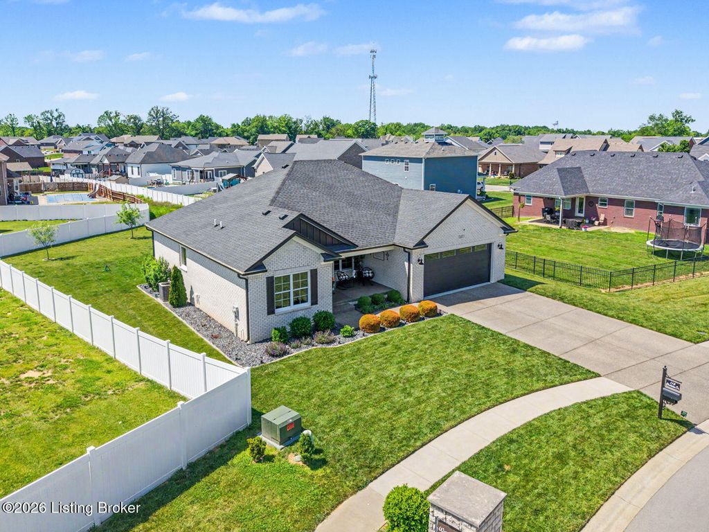 Photo of 115 Charleston Dr, Mt Washington, KY 40047 (MLS # 1717394)