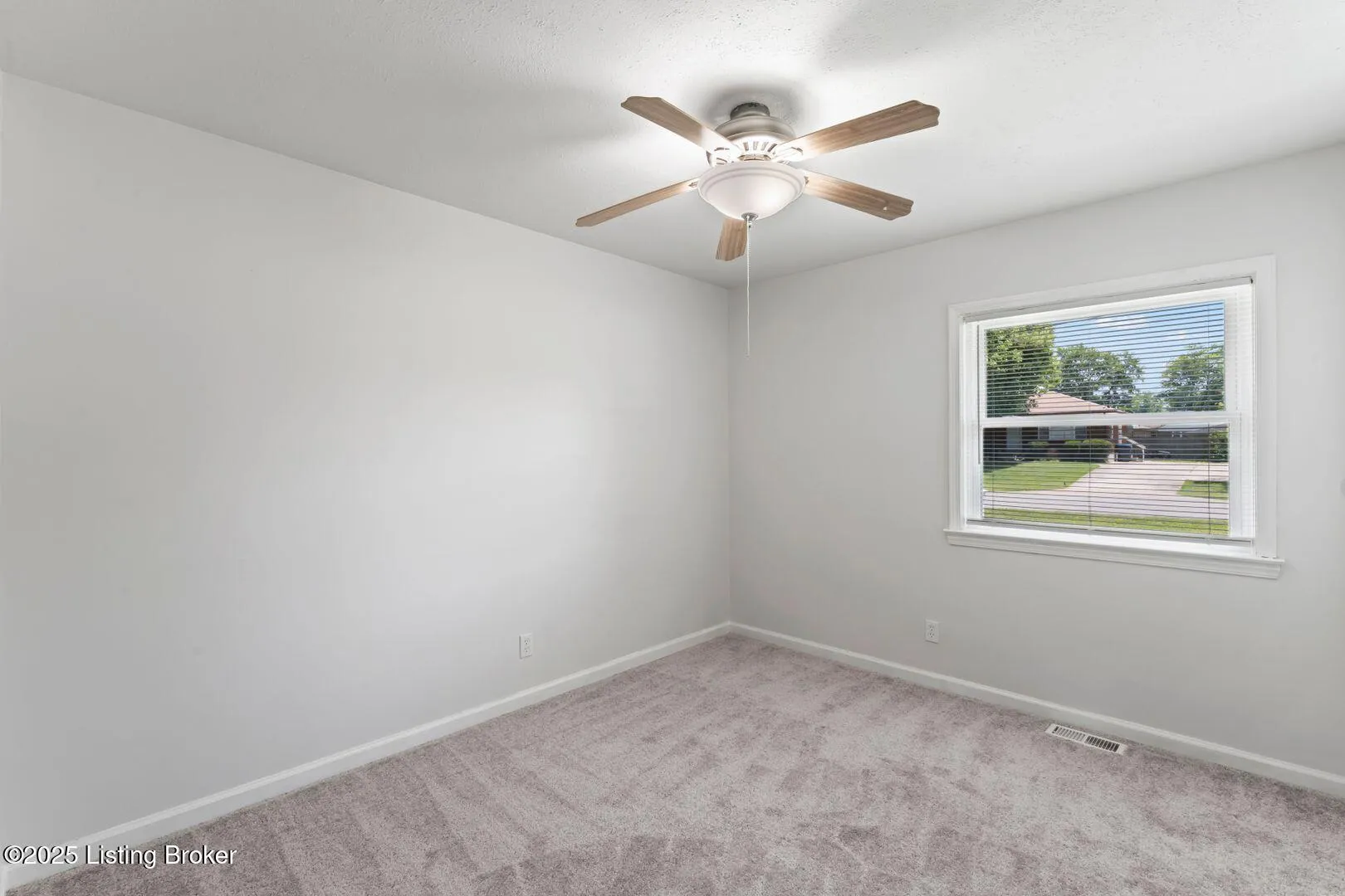 Louisville, Kentucky 40258, United States, 3 Bedrooms Bedrooms, ,1 BathroomBathrooms,Residential,Active,181025