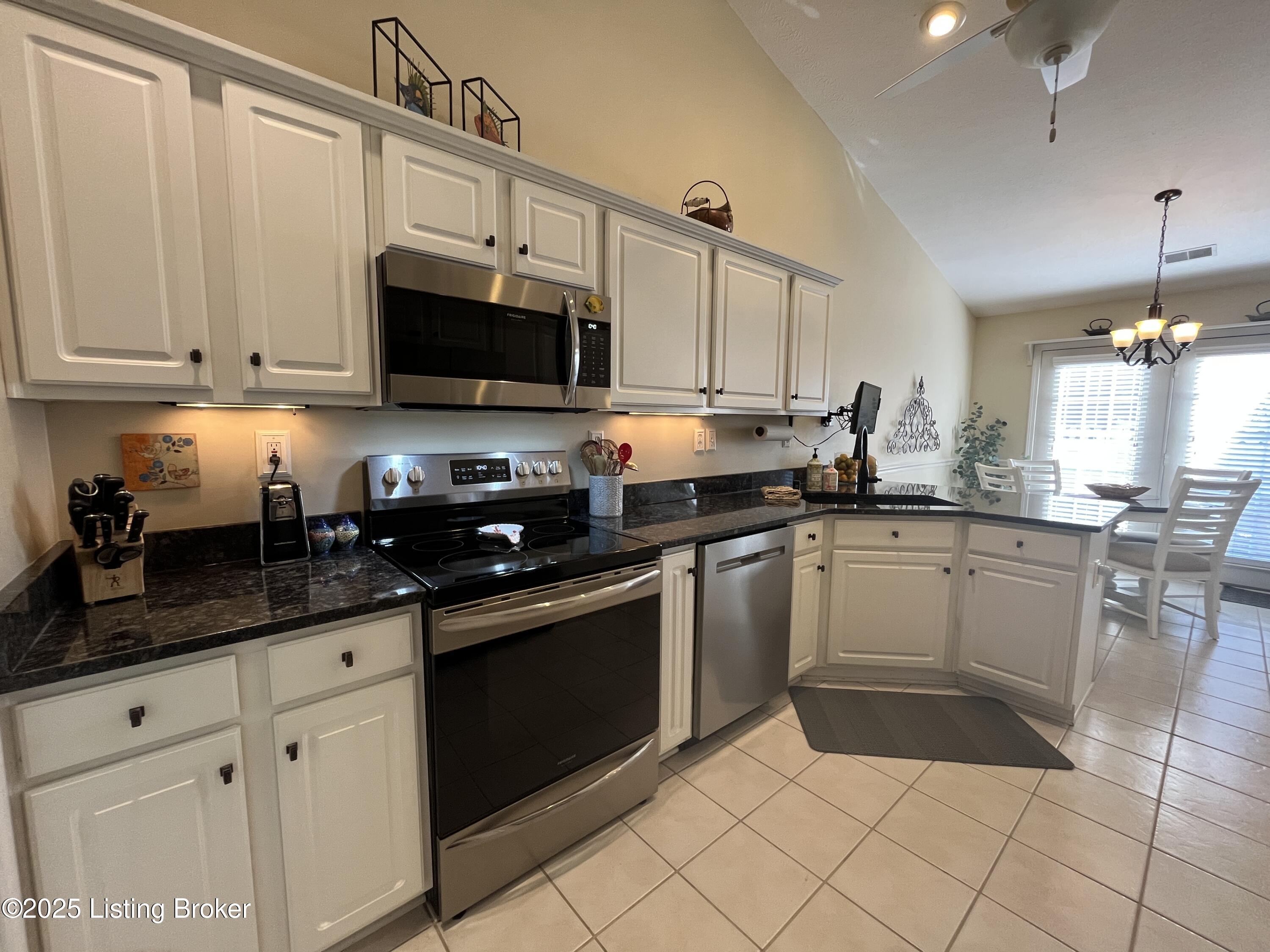9702 Pepperdine Dr, Louisville, Kentucky image 13
