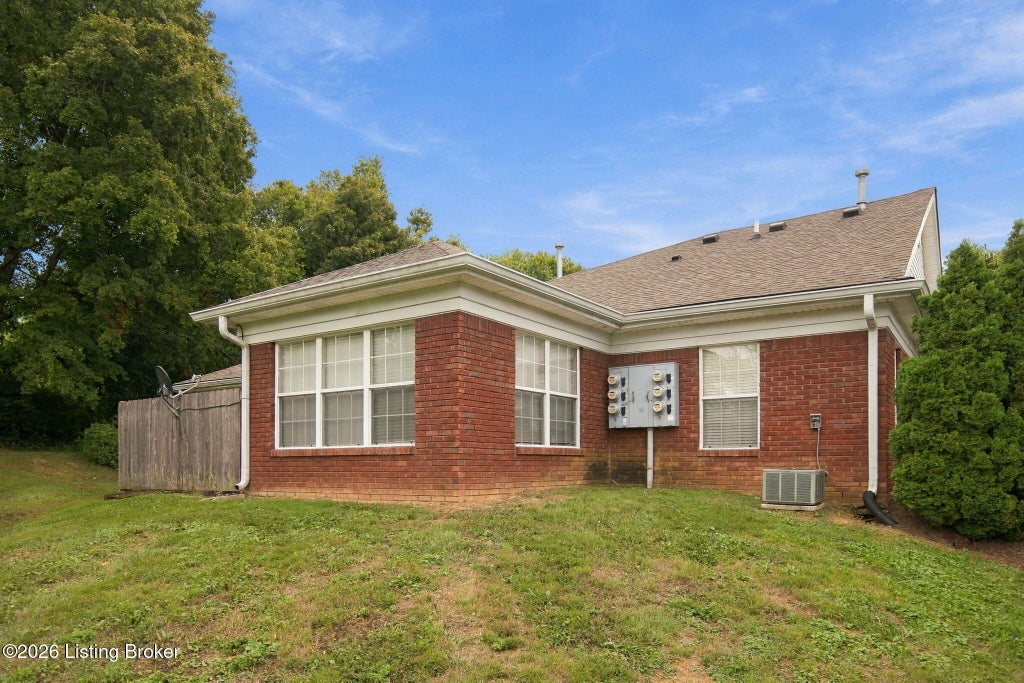Photo of 7313 Fox Hollow Way, Louisville, KY 40228 (MLS # 1730551)