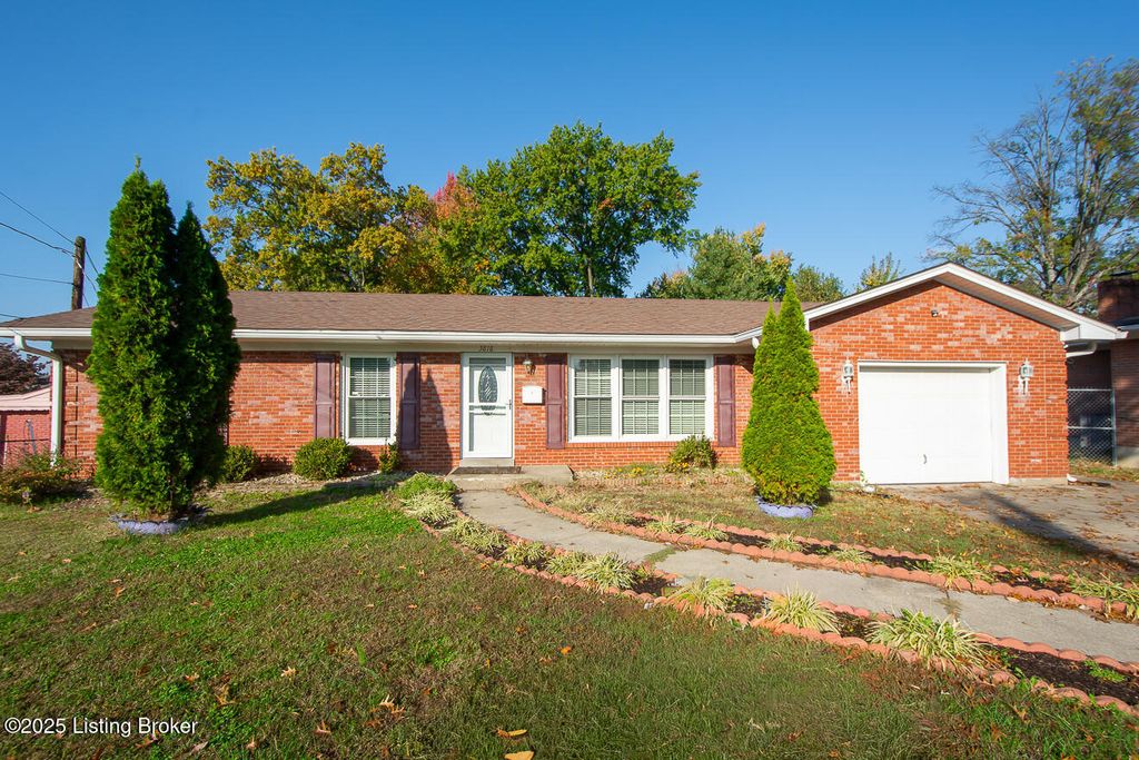 Photo of 3818 Downing Way Way, Louisville, KY 40218 (MLS # 1704369)