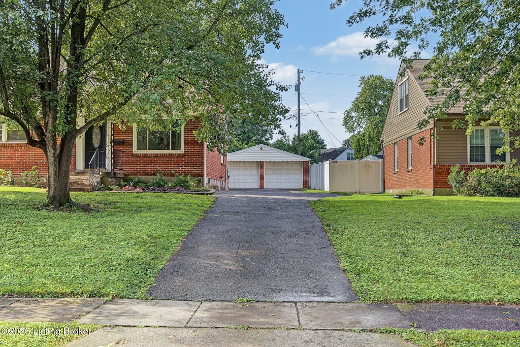 Photo of 4218 Hillbrook Dr, Louisville, KY 40220 (MLS # 1727189)