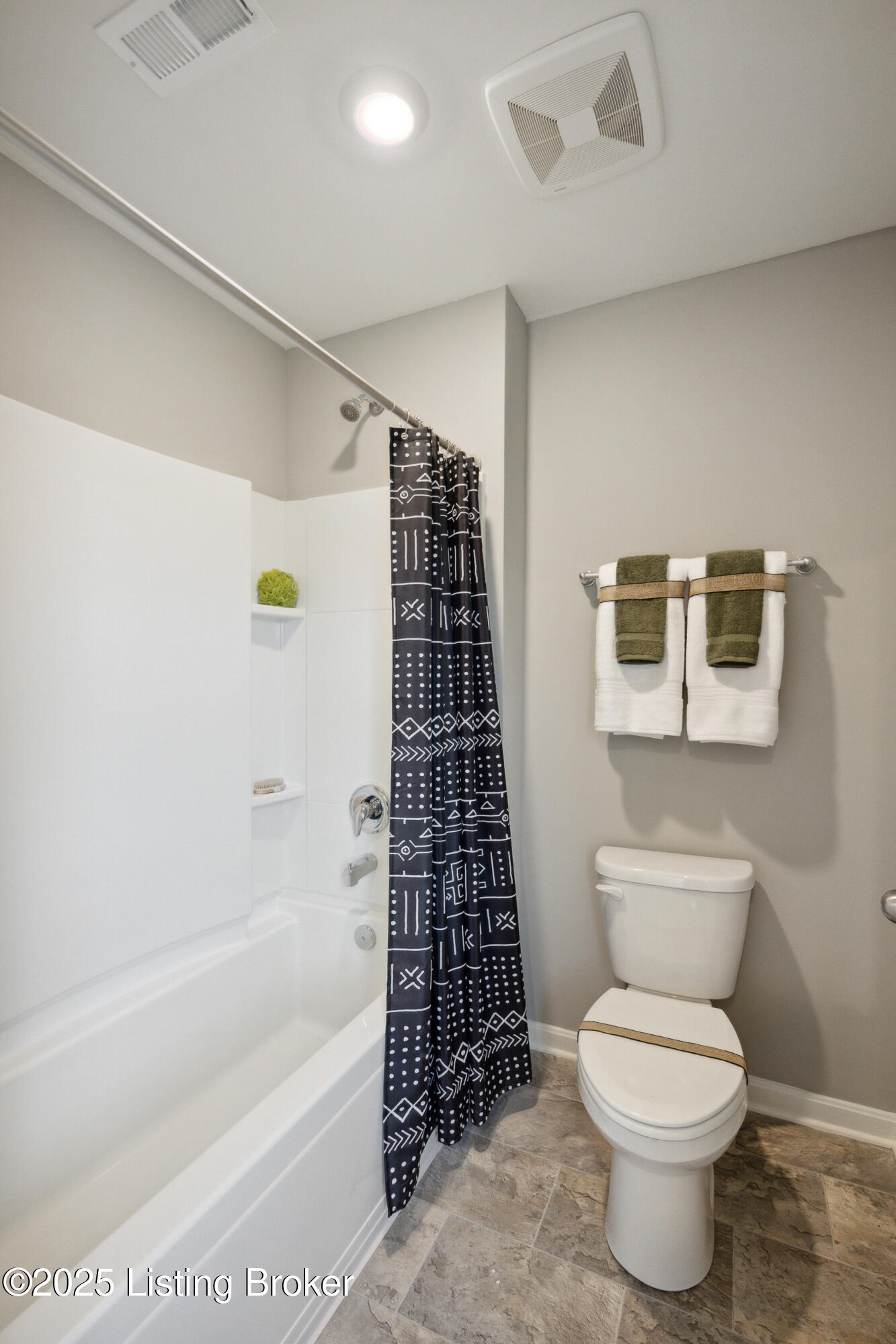 11033 Pheasant Hill Cir, Louisville, Kentucky image 25