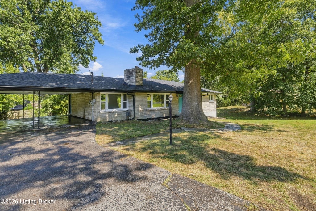 Photo of 811 Gagel Ave, Louisville, KY 40216 (MLS # 1729530)