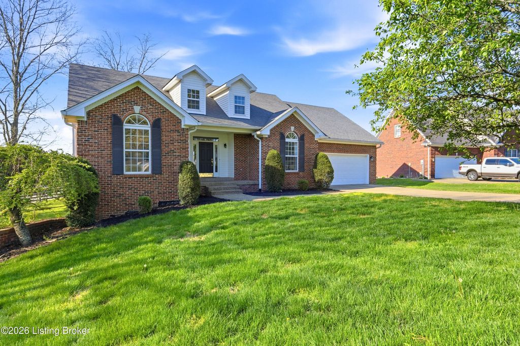 Photo of 1912 Prestwick Dr, La Grange, KY 40031 (MLS # 1714262)