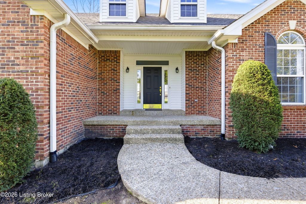 Photo of 1912 Prestwick Dr, La Grange, KY 40031 (MLS # 1714262)