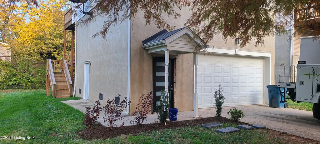 Photo of 909 W Riverside Dr, Louisville, KY 40207 (MLS # 1704955)