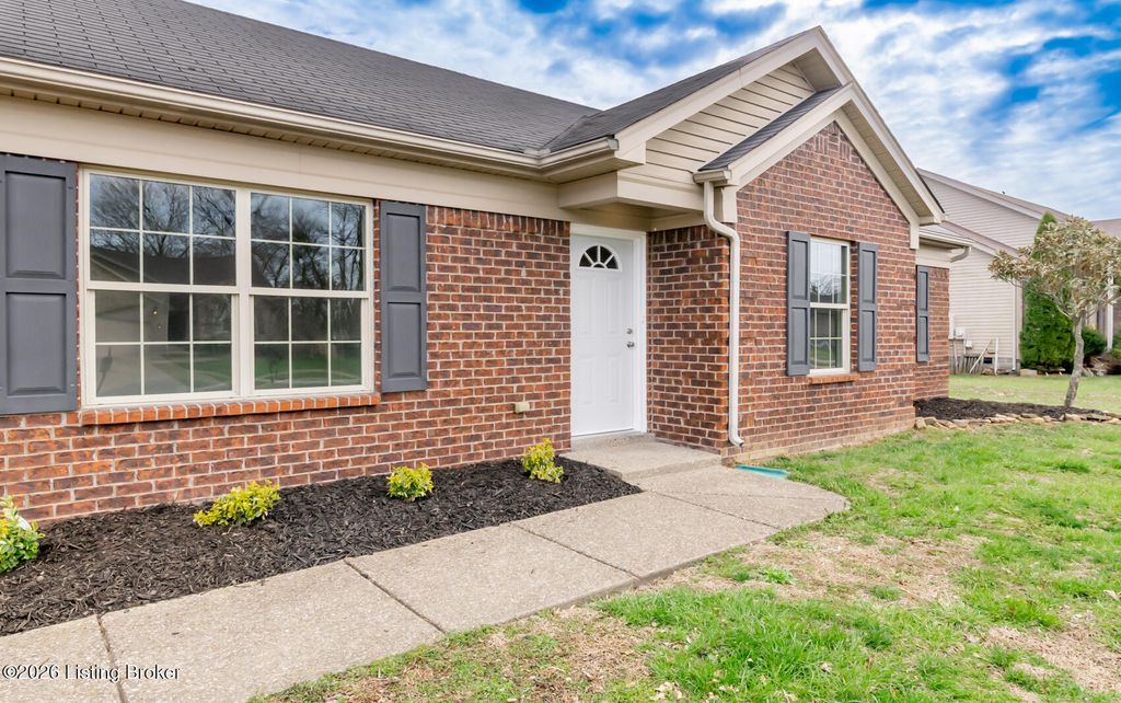 Photo of 222 Mud Hen Dr, Shepherdsville, KY 40165 (MLS # 1711993)