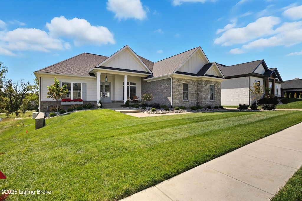 Photo of 4010 Thomas Farm Dr, Louisville, KY 40299 (MLS # 1701368)