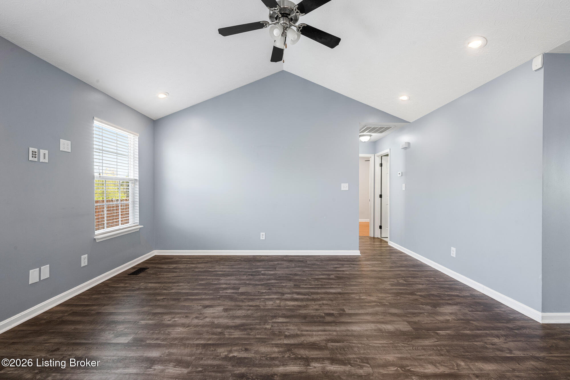 112 Red Oak Dr