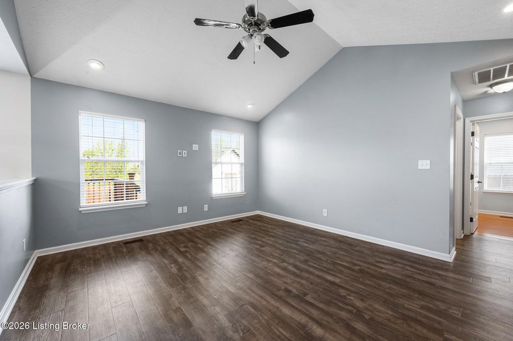 Photo of 112 Red Oak Dr, Shepherdsville, KY 40165 (MLS # 1717816)