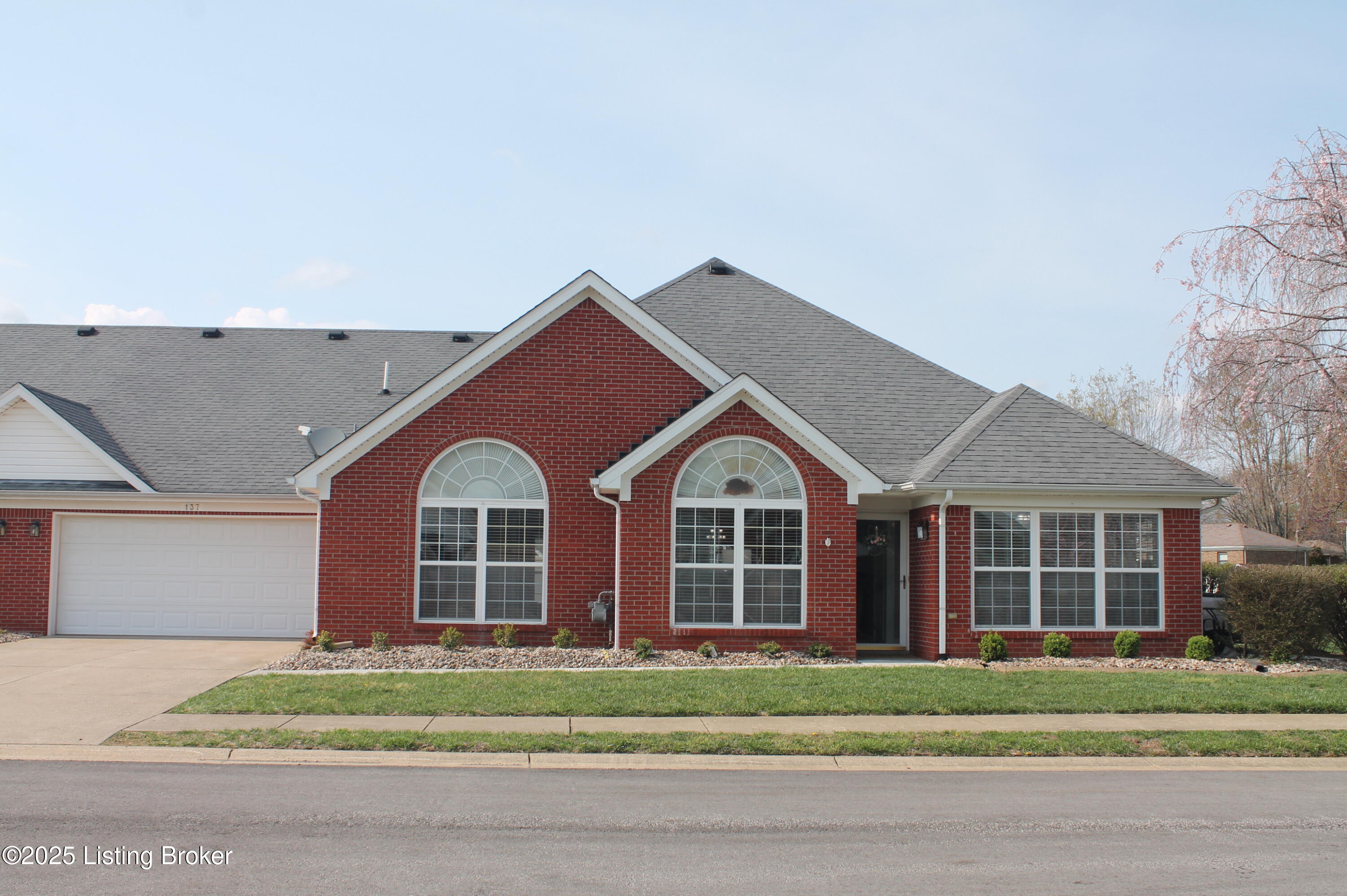 137 Woodpointe Ct, Mt Washington, Kentucky image 1