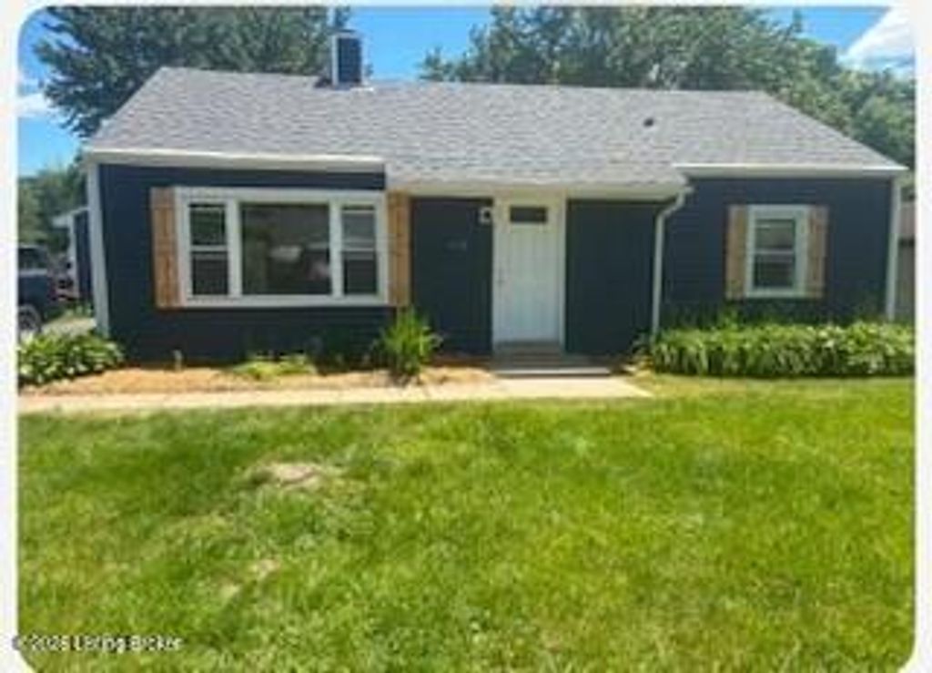 Photo of 638 Southlawn Dr, Shelbyville, KY 40065 (MLS # 1717728)