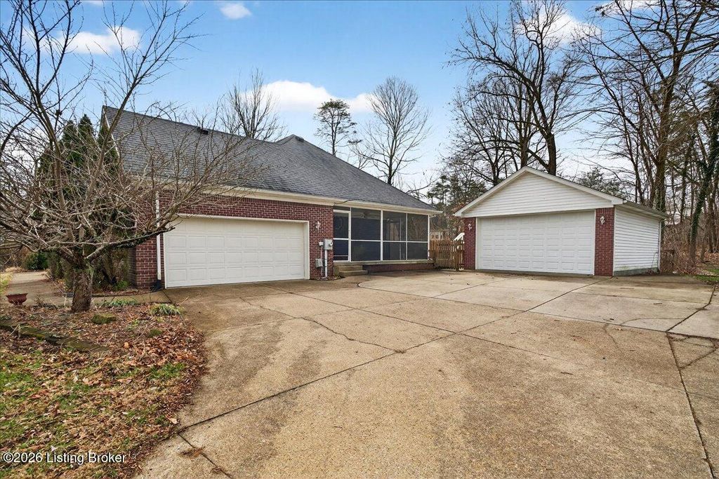 Photo of 217 Bolton Ct, Shepherdsville, KY 40165 (MLS # 1709513)