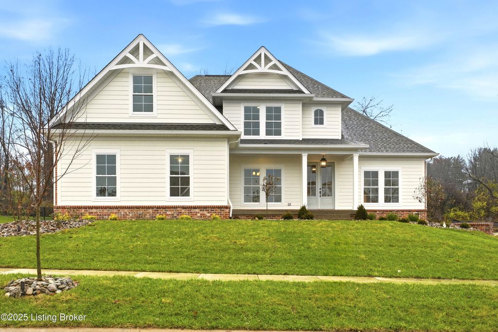 Photo of 4011 Thomas Farm Dr, Louisville, KY 40299 (MLS # 1717518)