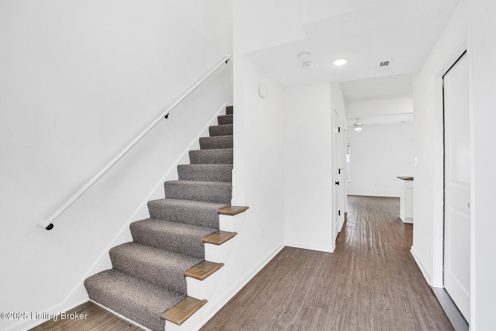 Photo of 6123 Casper Dr, Louisville, KY 40258 (MLS # 1709318)