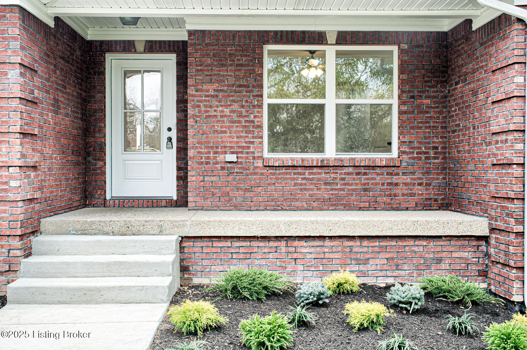 8619 Wooded Glen Rd, Louisville, Kentucky image 2