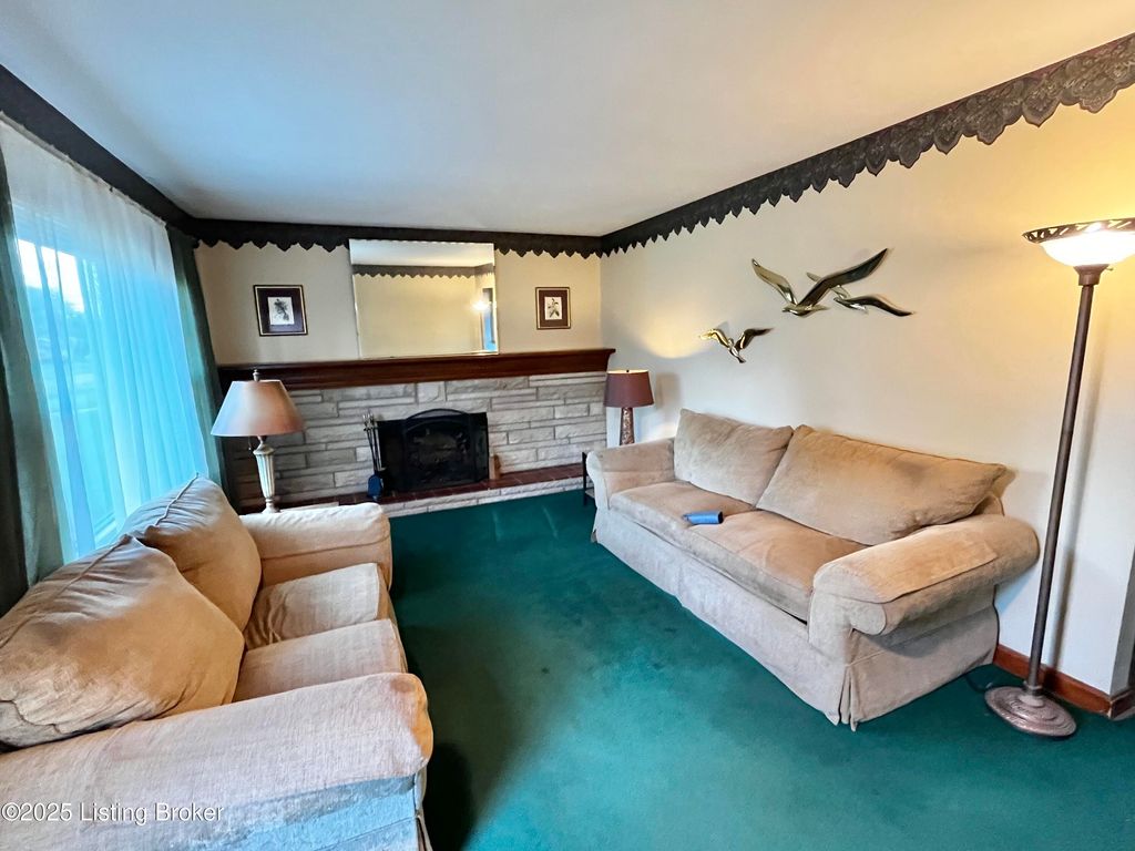 Photo of 2222 Farnsley Rd, Louisville, KY 40216 (MLS # 1701477)
