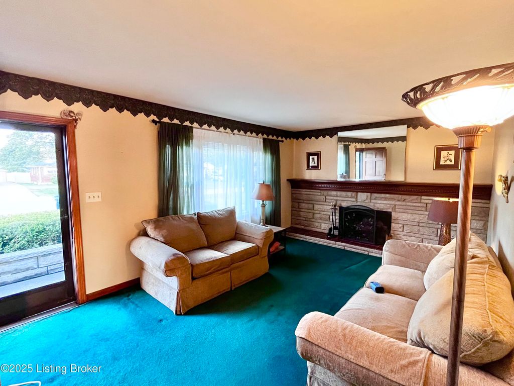 Photo of 2222 Farnsley Rd, Louisville, KY 40216 (MLS # 1701477)