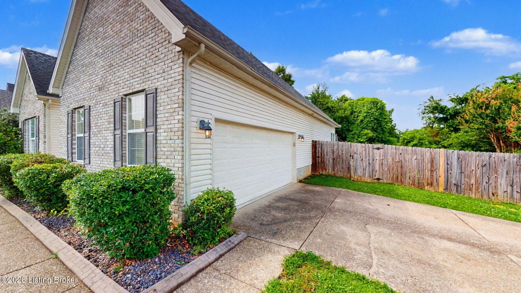 Photo of 8817 Eli Dr, Louisville, KY 40291 (MLS # 1723103)