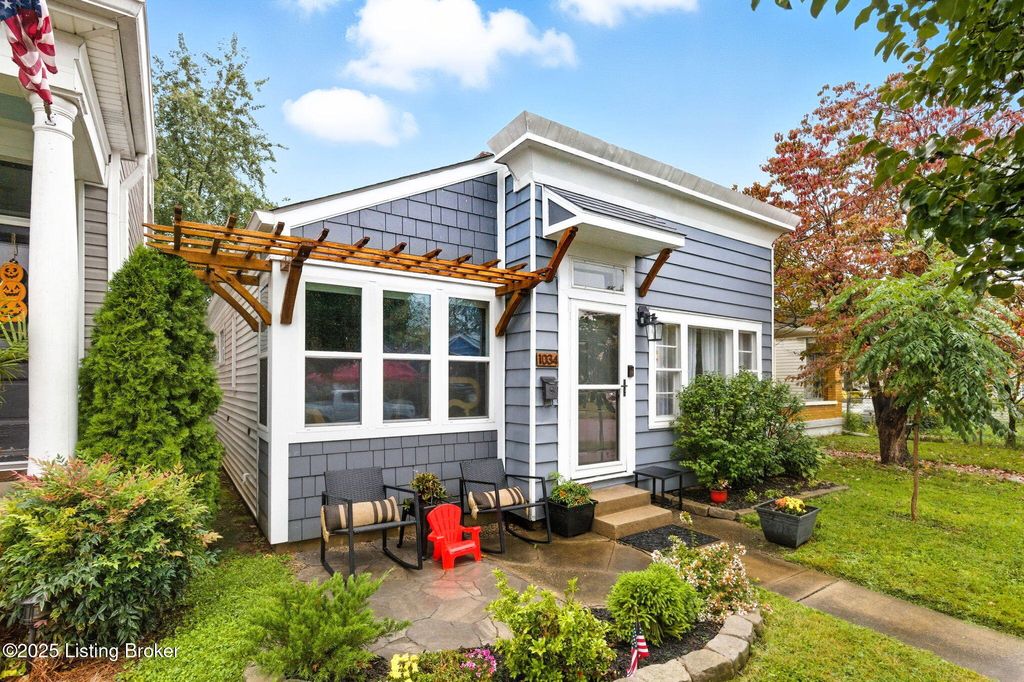 Photo of 1034 Mulberry St, Louisville, KY 40217 (MLS # 1707028)