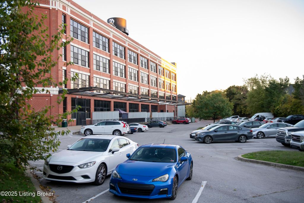 Photo of 2520 S 3rd St #313, Louisville, KY 40208 (MLS # 1701190)