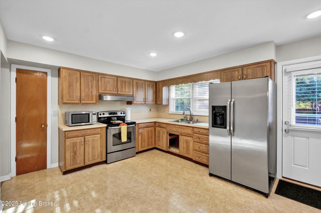 Photo of 2517 Melody Way, Louisville, KY 40299 (MLS # 1701956)