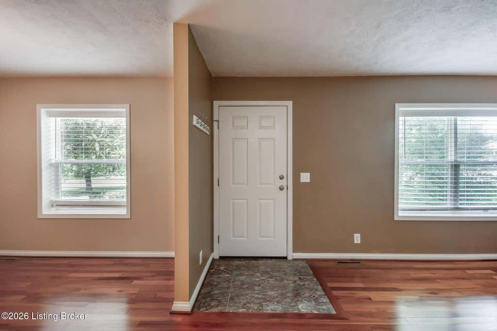 Photo of 1704 Grange Dr, La Grange, KY 40031 (MLS # 1718635)