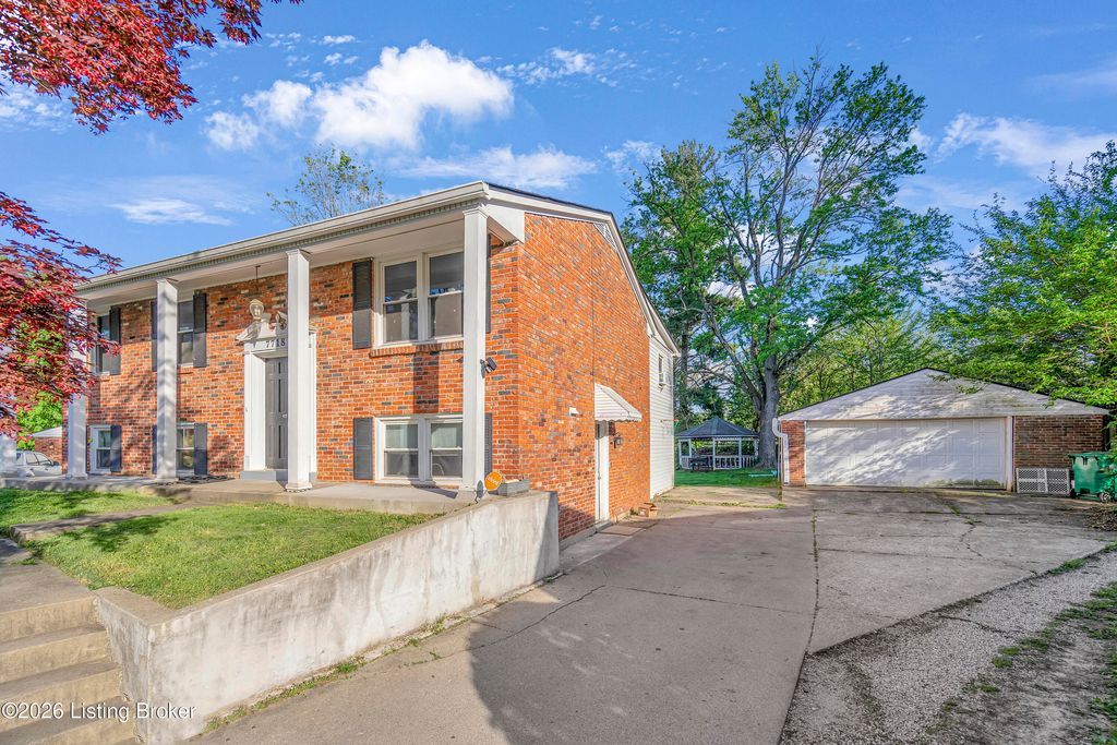 Photo of 7718 Saint Bernard Ct, Louisville, KY 40291 (MLS # 1714782)