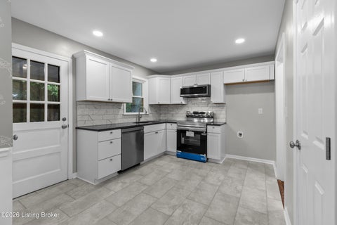 Tiny photo for 1402 Cloverhills Dr, Louisville, KY 40216 (MLS # 1728968)