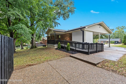 Tiny photo for 1402 Cloverhills Dr, Louisville, KY 40216 (MLS # 1728968)