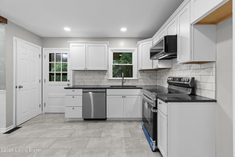 Tiny photo for 1402 Cloverhills Dr, Louisville, KY 40216 (MLS # 1728968)