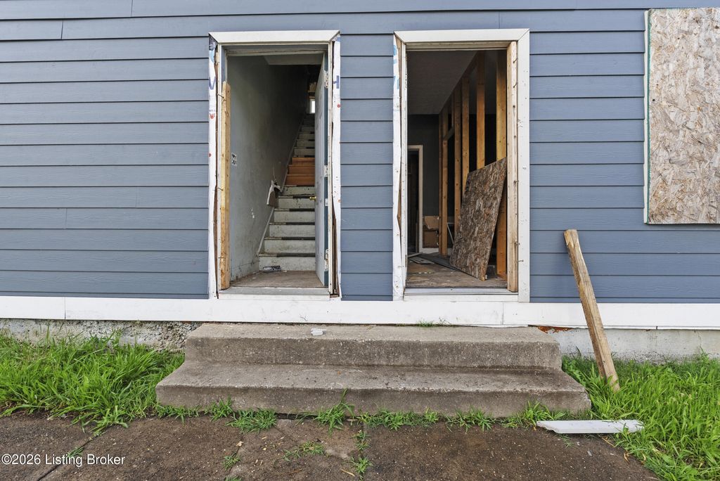 Photo of 330 N 29th St, Louisville, KY 40212 (MLS # 1721231)