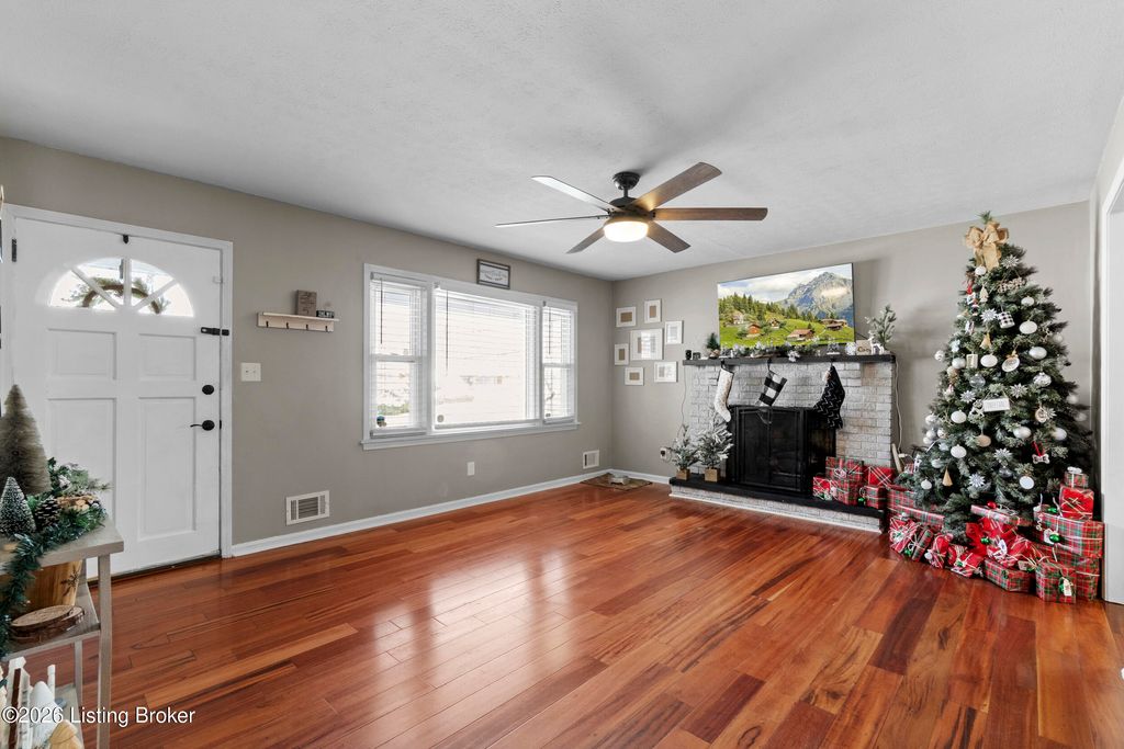 Photo of 6714 Shareith Dr, Louisville, KY 40228 (MLS # 1707442)