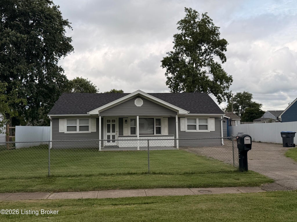 Photo of 7207 Betsy Ross Dr, Louisville, KY 40272 (MLS # 1720110)