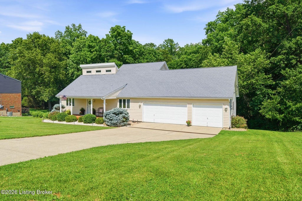 Photo of 4811 Hickory Hollow Ln, Shepherdsville, KY 40165 (MLS # 1720290)