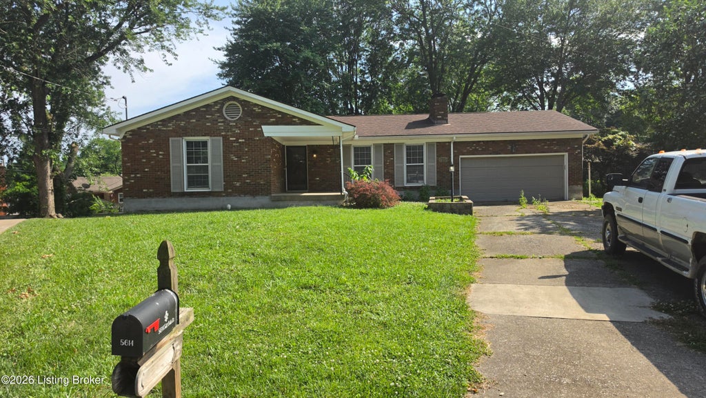 Photo of 5614 Tall Oaks Ct, Louisville, KY 40214 (MLS # 1730126)