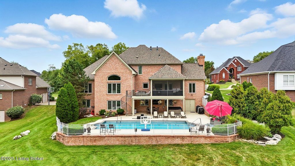Photo of 12906 Ridgemoor Dr, Prospect, KY 40059 (MLS # 1700316)