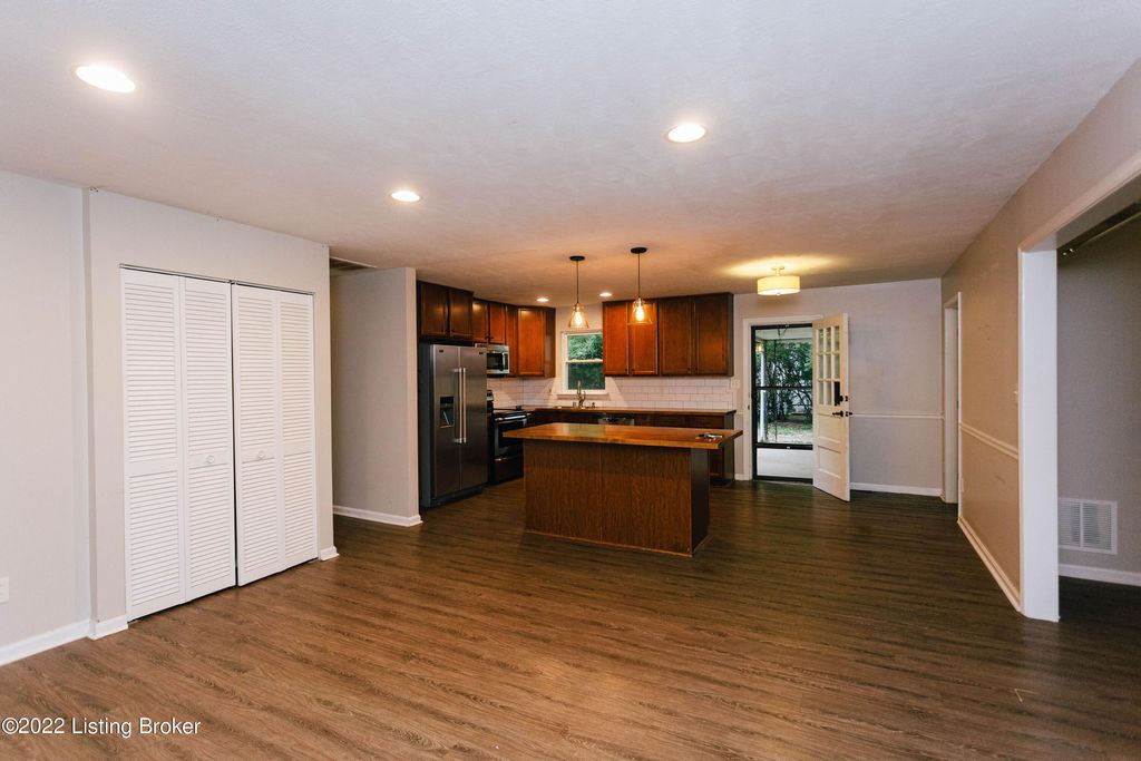 Photo of 2421 Woodmont Dr, Louisville, KY 40220 (MLS # 1710161)