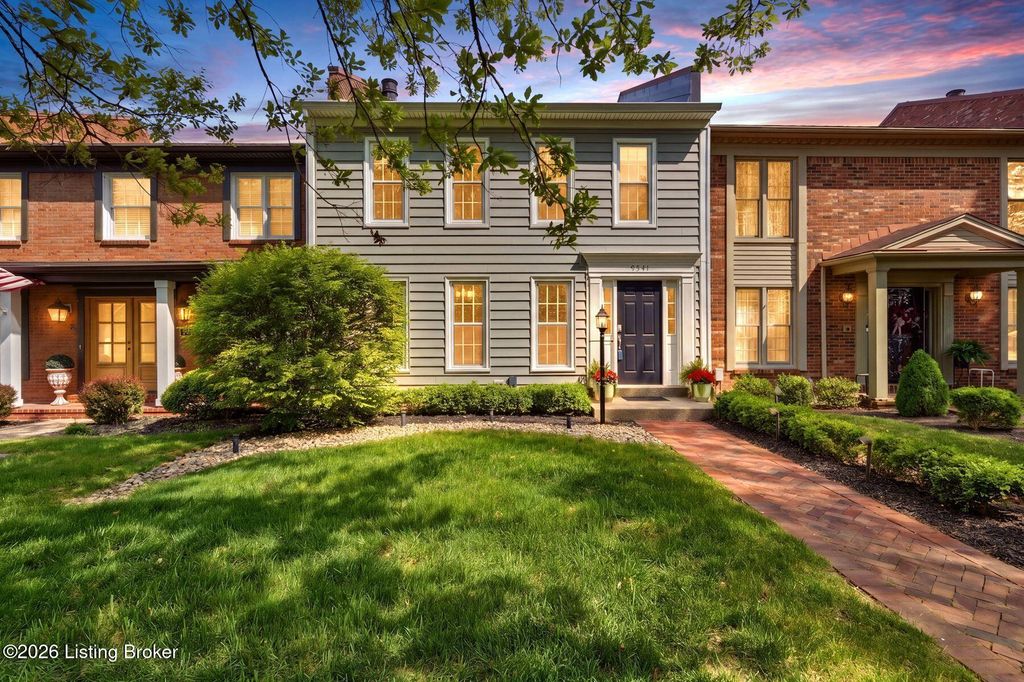 Photo of 9541 Wessex Pl, Louisville, KY 40222 (MLS # 1718546)