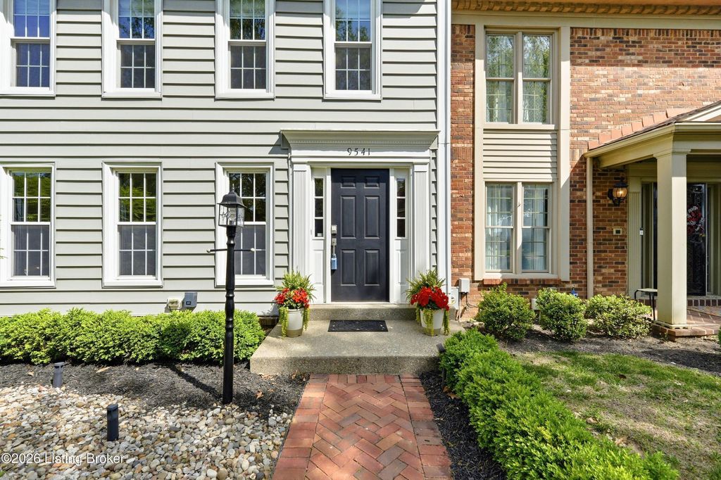 Photo of 9541 Wessex Pl, Louisville, KY 40222 (MLS # 1718546)