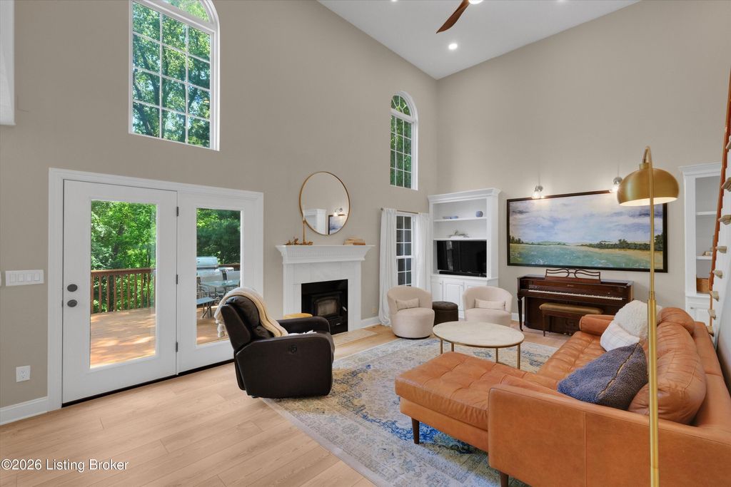 Photo of 5901 Woodhaven Ridge Ct, Louisville, KY 40291 (MLS # 1717345)